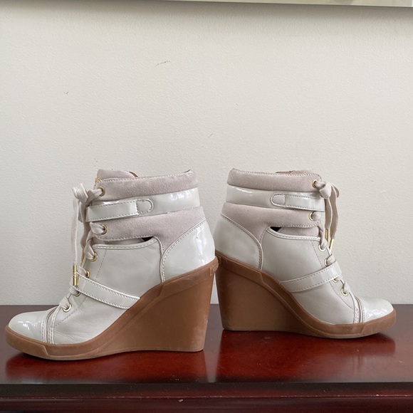 Michael Kors Wedge Ankle Bootie 6.5M - Picture 4 of 9